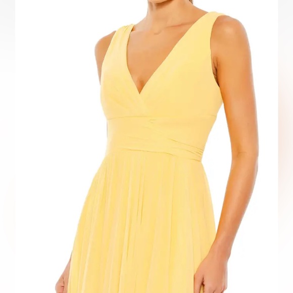 MAC DUGGAL chiffon lined gown, sz 2, new,No defects - Picture 3 of 9
